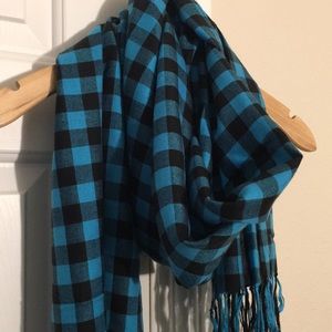 SOLD!! 🏁Print Scarf (BOGO 1/2 OFF ALL SCARVES 🤑)